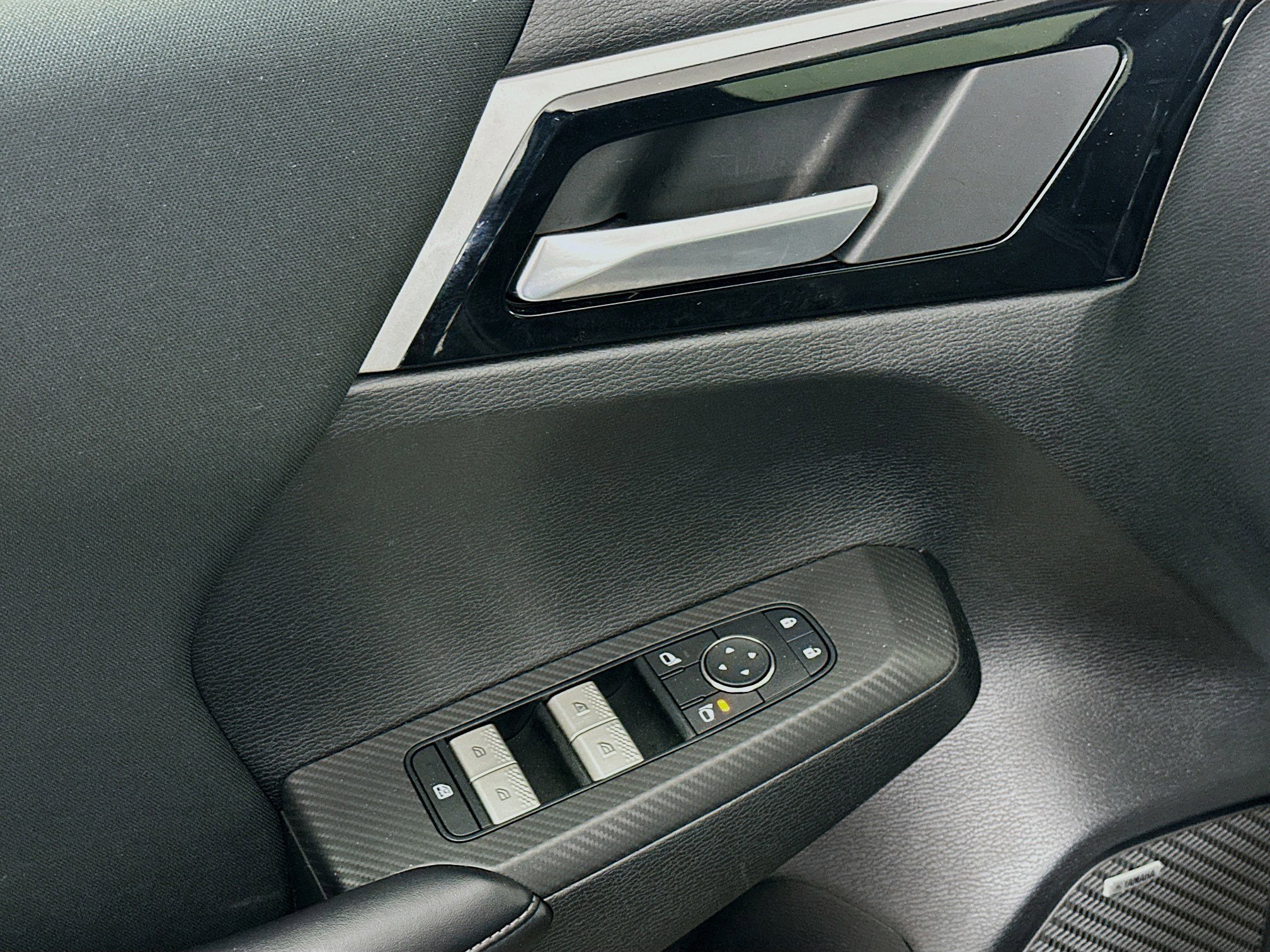 Used 2025 Mitsubishi Outlander ES image 15