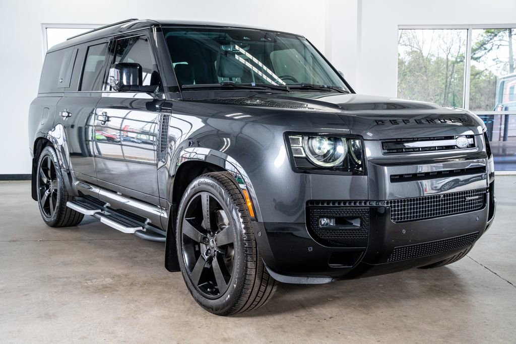 Used 2023 Land Rover Defender 130 X-Dynamic SE image 4
