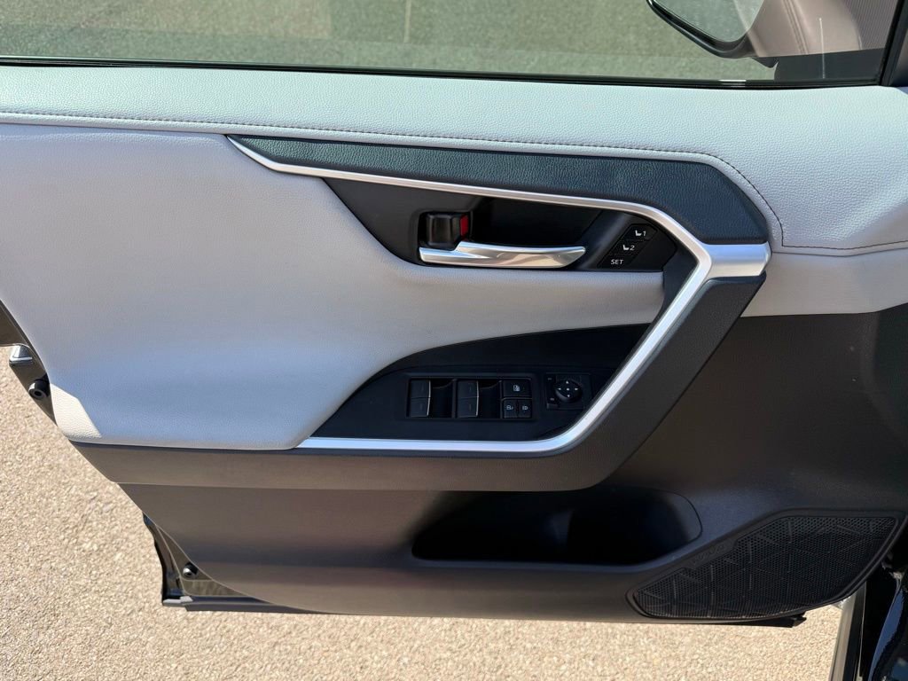 Used 2022 Toyota RAV4 Limited image 30