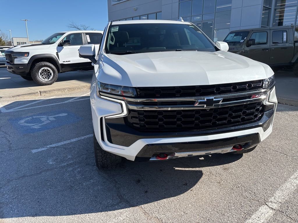 Used 2022 Chevrolet Tahoe Z71 w/ Luxury Package AWD/4WD image 9