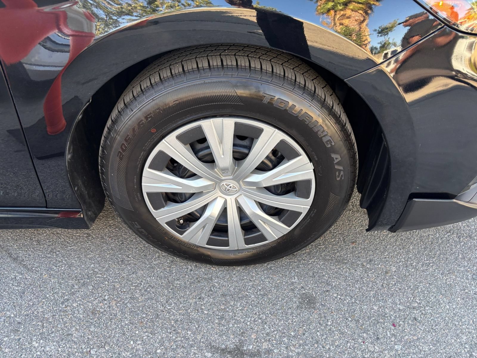 Used 2025 Toyota Camry SE FWD image 29