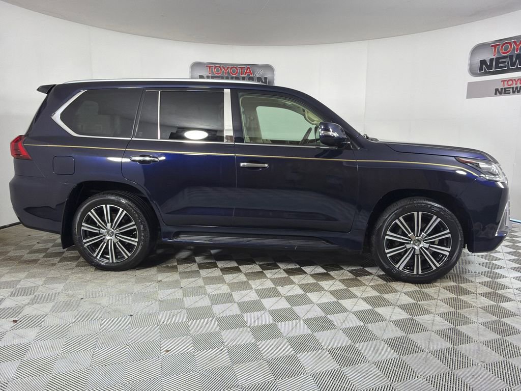 Used 2019 Lexus LX 570 4WD w/ Luxury Package image 4