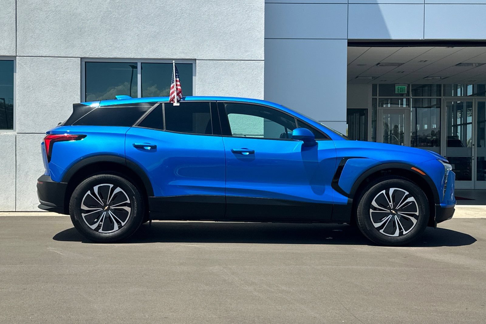 Used 2025 Chevrolet Blazer EV LT FWD image 3