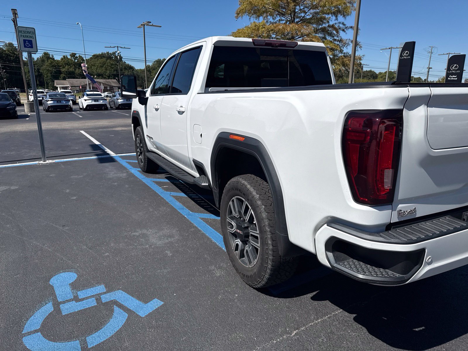 Used 2022 GMC Sierra 2500 AT4 w/ AT4 Premium Plus Package AWD/4WD image 6