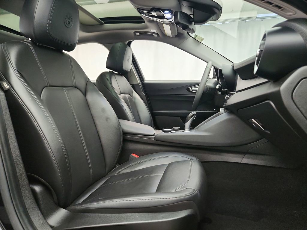 Used 2018 Alfa Romeo Giulia AWD image 27