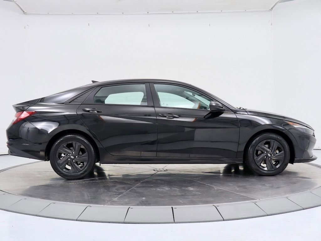 Used 2022 Hyundai Elantra SEL w/ Preferred Accessory Package image 6