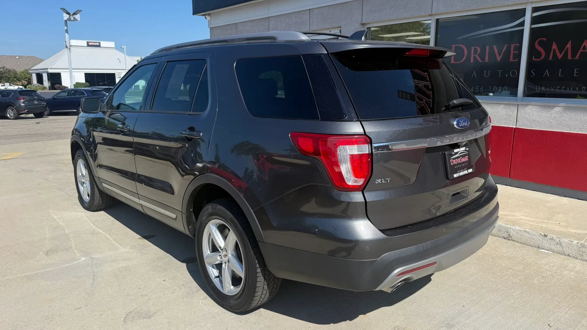 Used 2016 Ford Explorer XLT w/ Equipment Group 202A AWD/4WD image 4
