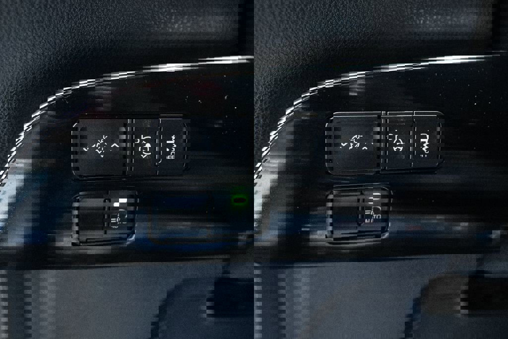 Used 2020 Toyota Prius LE image 16