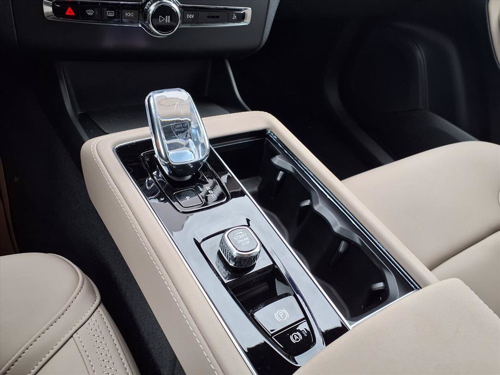 New 2026 Volvo XC90 B6 Plus w/ Protection Package Premier AWD/4WD image 14