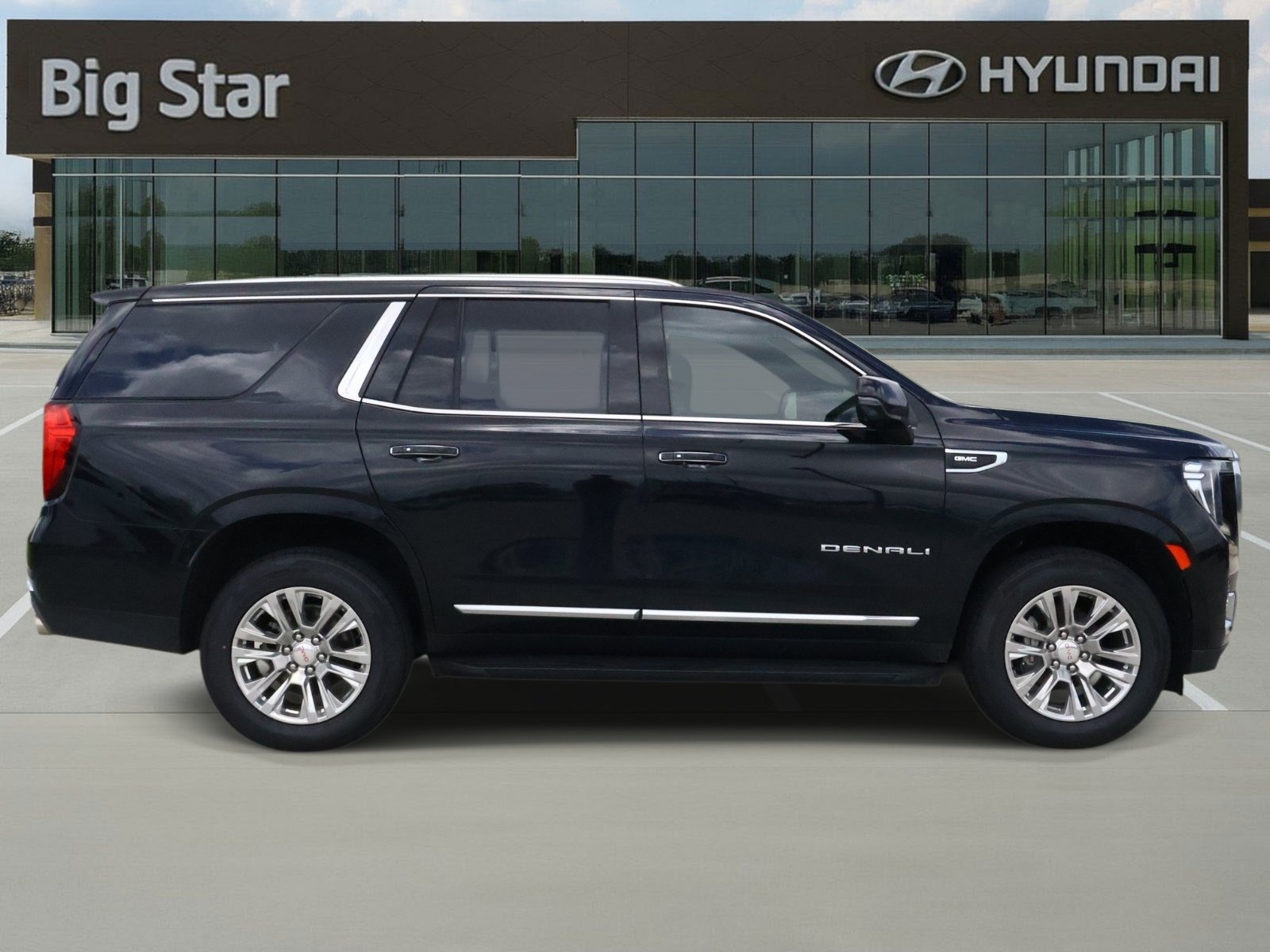 Used 2024 GMC Yukon Denali AWD/4WD image 5