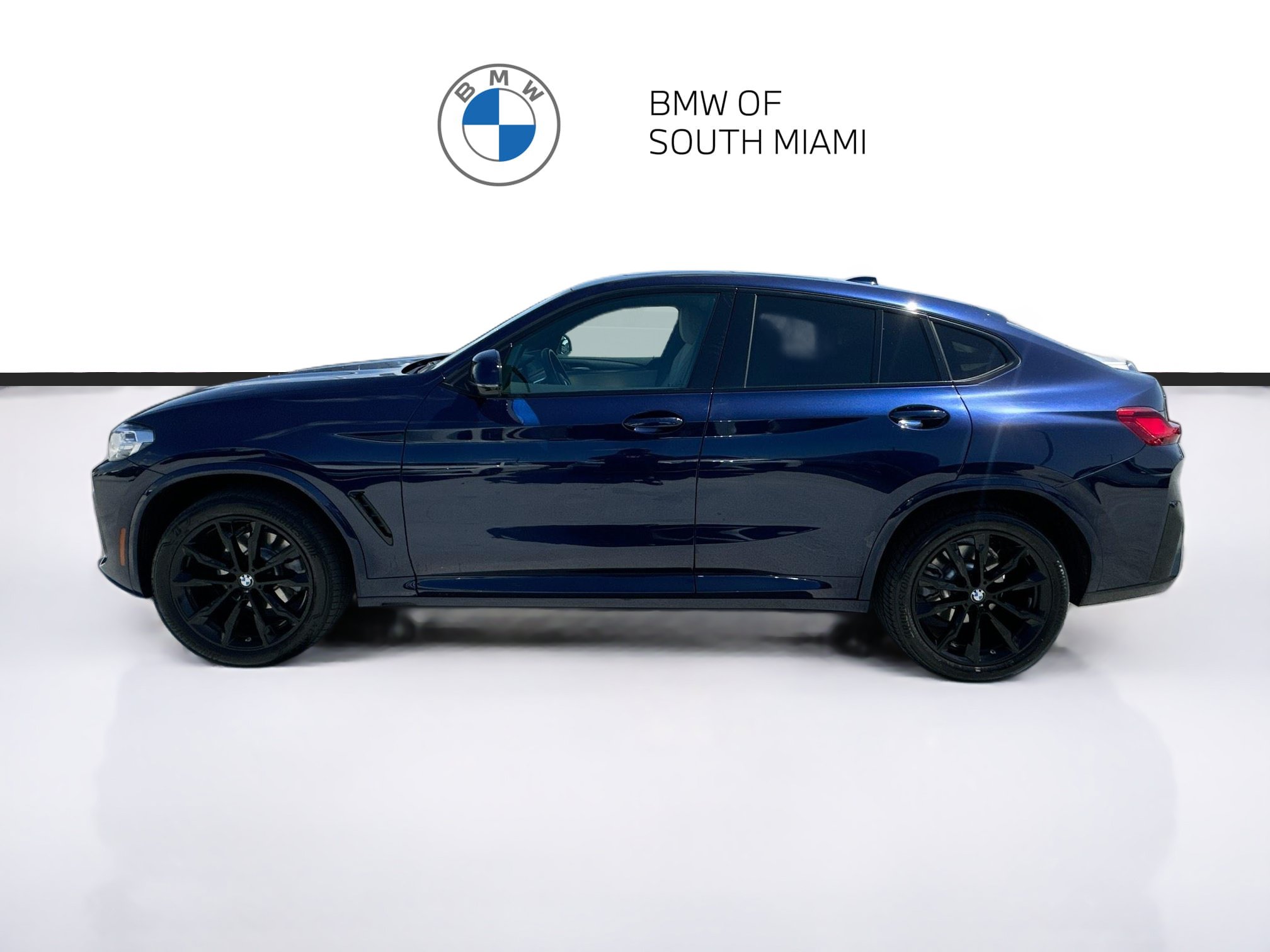 Used 2024 BMW X4 xDrive30i w/ M Sport Package AWD/4WD image 4
