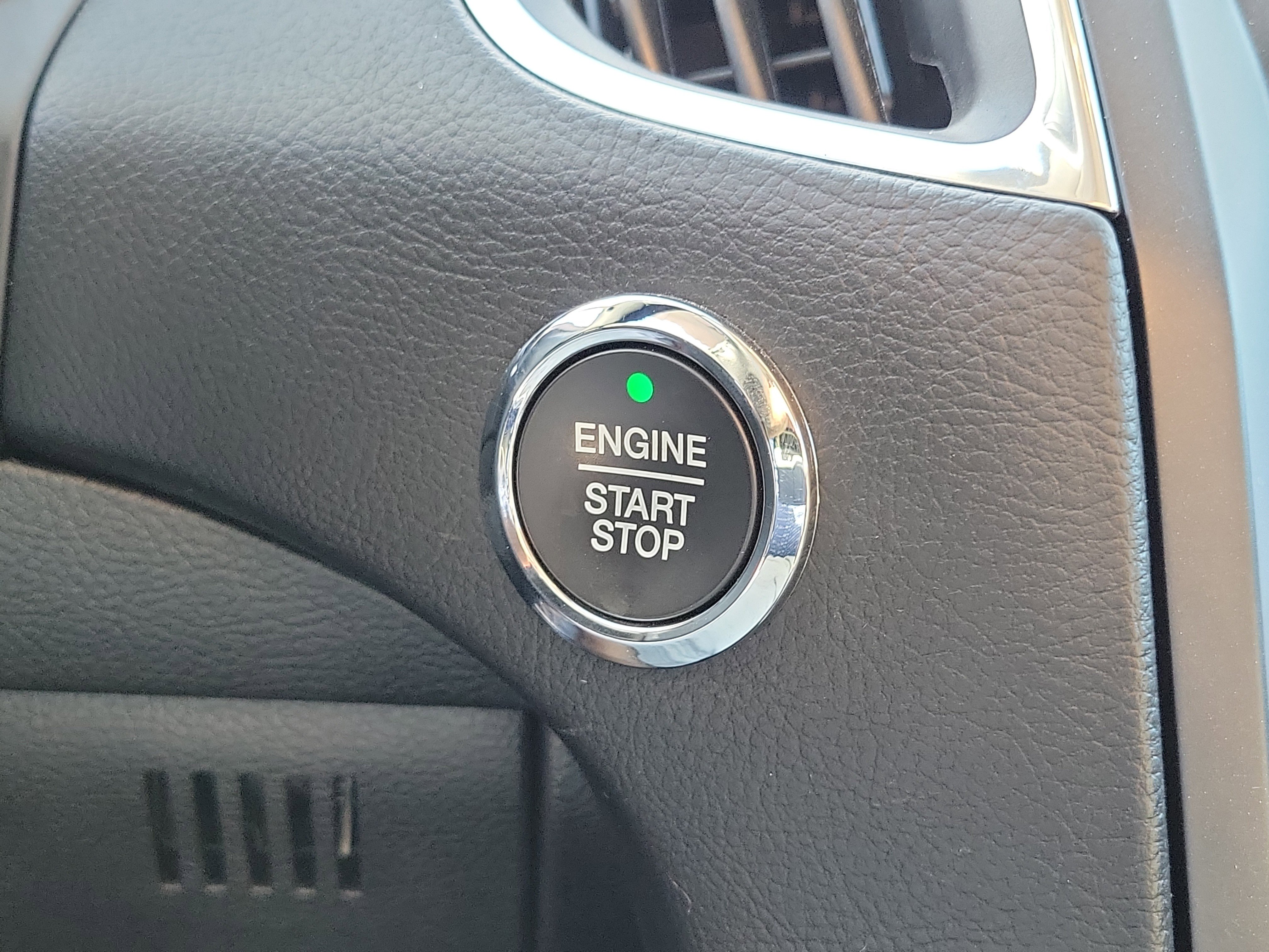 Used 2022 Ford Edge Titanium image 31