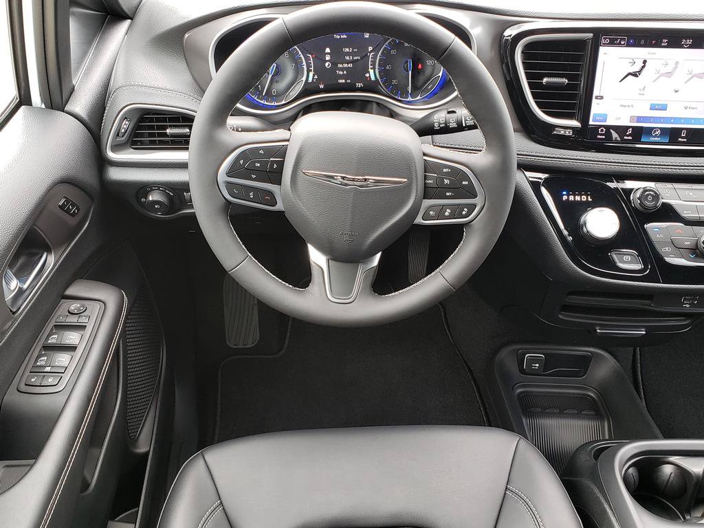 New 2026 Chrysler Pacifica Select AWD/4WD image 16
