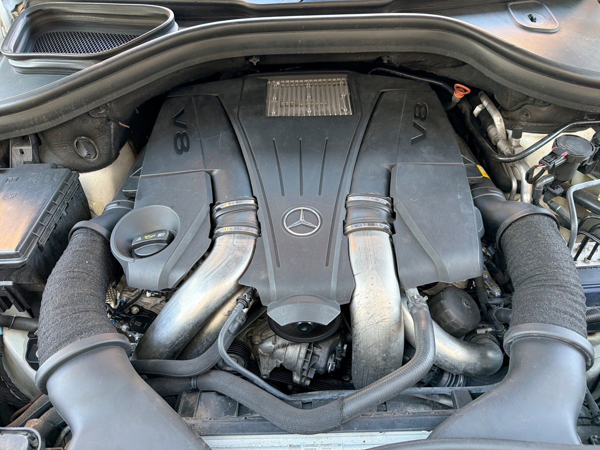 Used 2015 Mercedes-Benz GL 550 4MATIC image 18