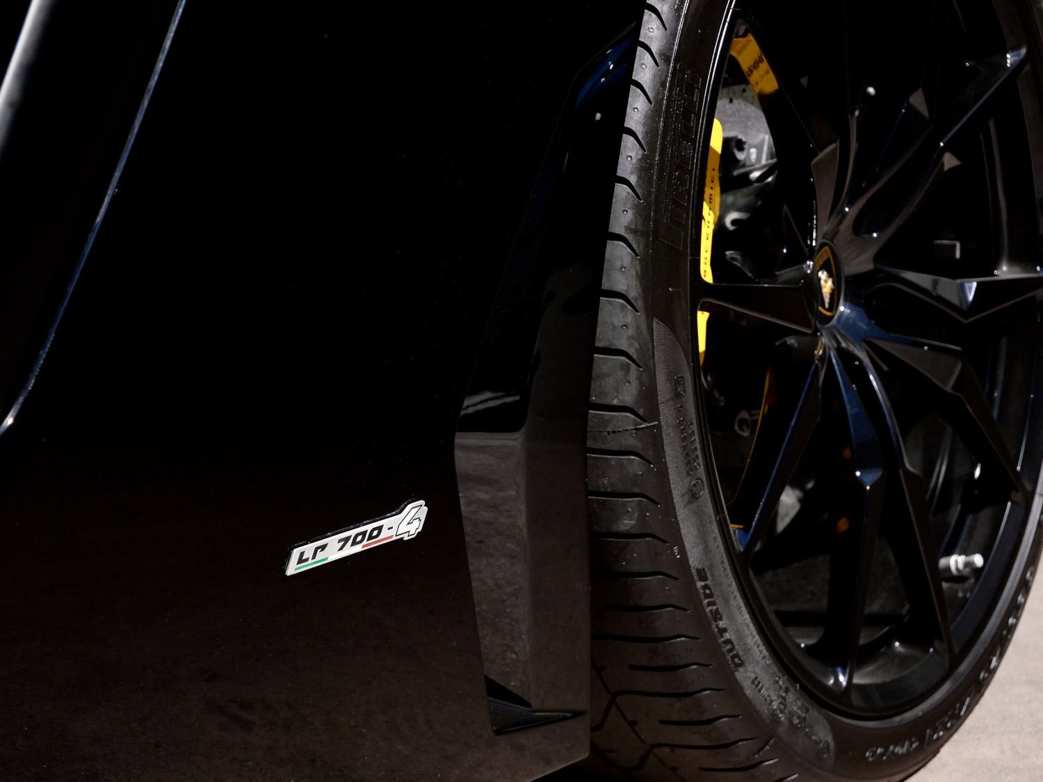 Used 2014 Lamborghini Aventador LP 700-4 image 12