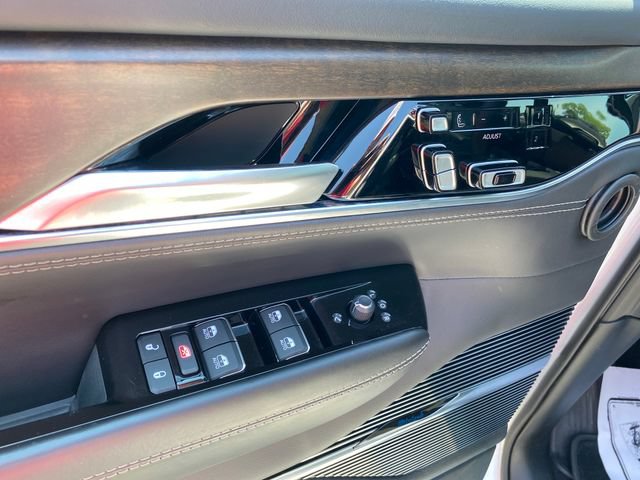 Used 2023 Jeep Grand Wagoneer 4WD image 18