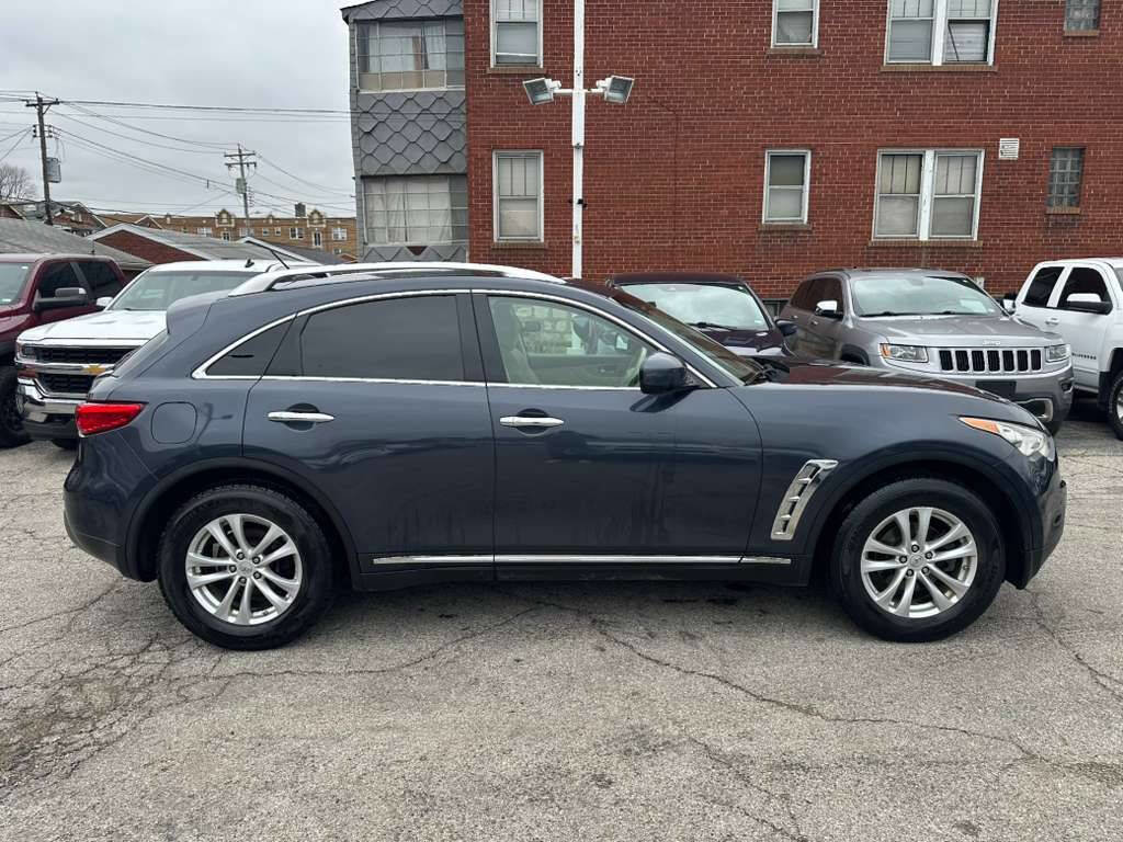 Used 2011 INFINITI FX35 2WD w/ Premium Pkg image 4