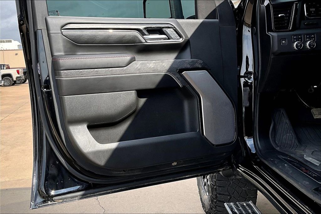 Used 2025 GMC Sierra 2500 AT4X image 21