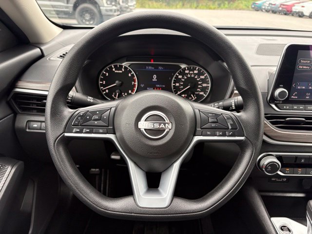 Used 2025 Nissan Altima 2.5 SV FWD image 14