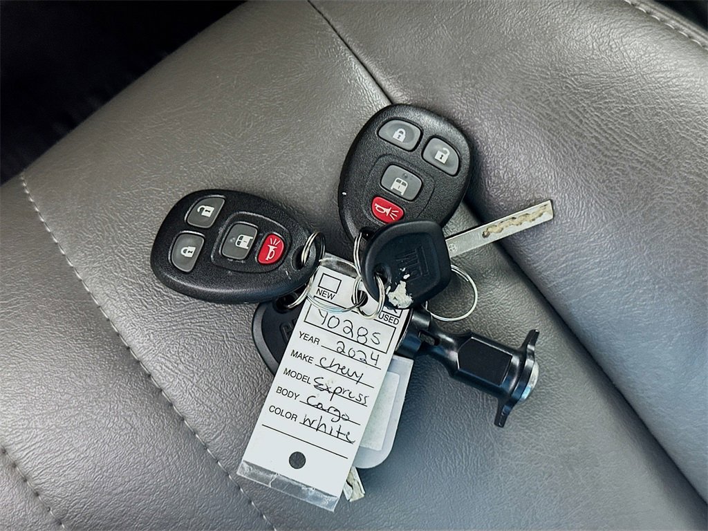 Used 2024 Chevrolet Express 2500 image 33