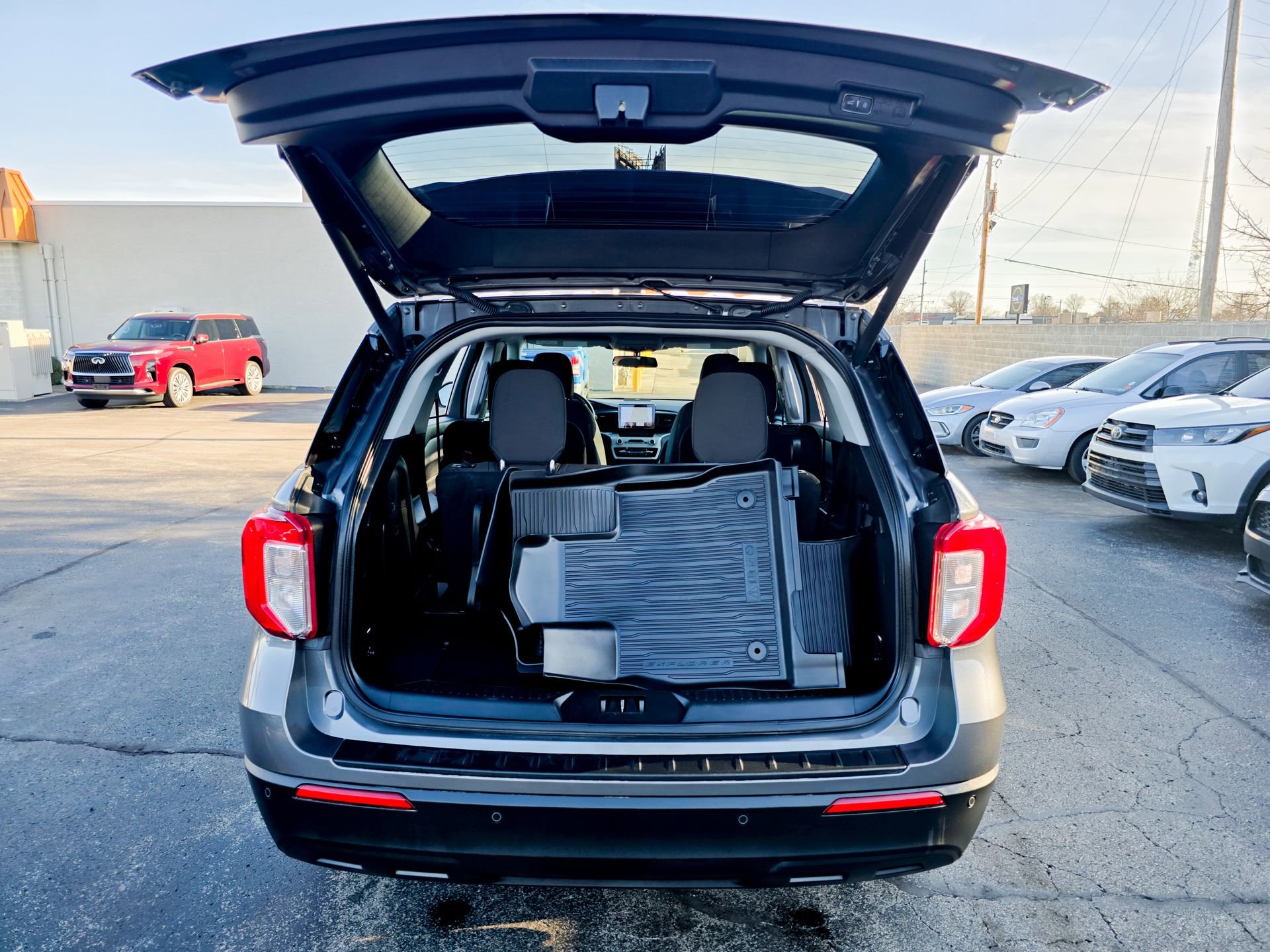 Used 2023 Ford Explorer XLT image 42