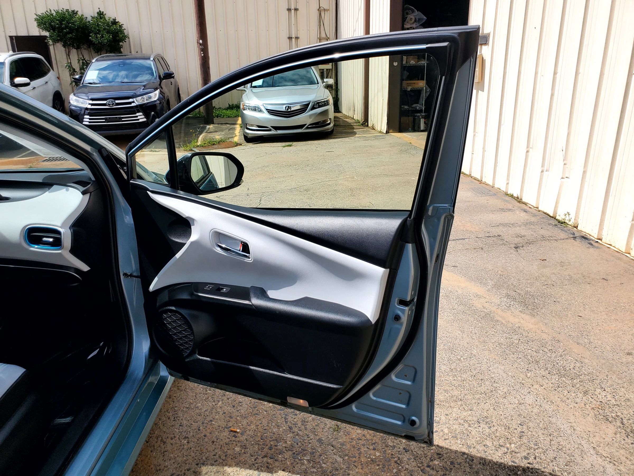 Used 2017 Toyota Prius Three w/ Carpet Mat Package FWD image 28