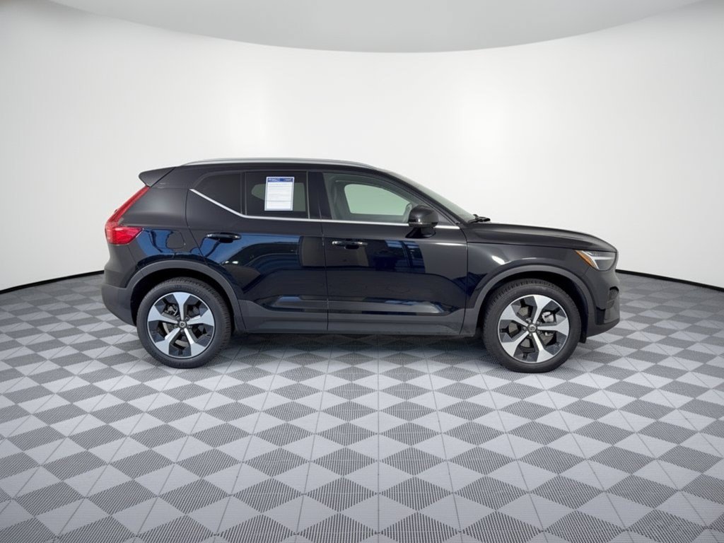 Used 2025 Volvo XC40 B5 Core w/ Protection Package Premier AWD/4WD image 8