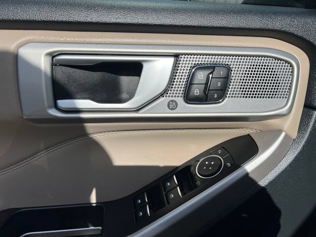 Used 2023 Ford Explorer Limited w/ Equipment Group 301A AWD/4WD image 24