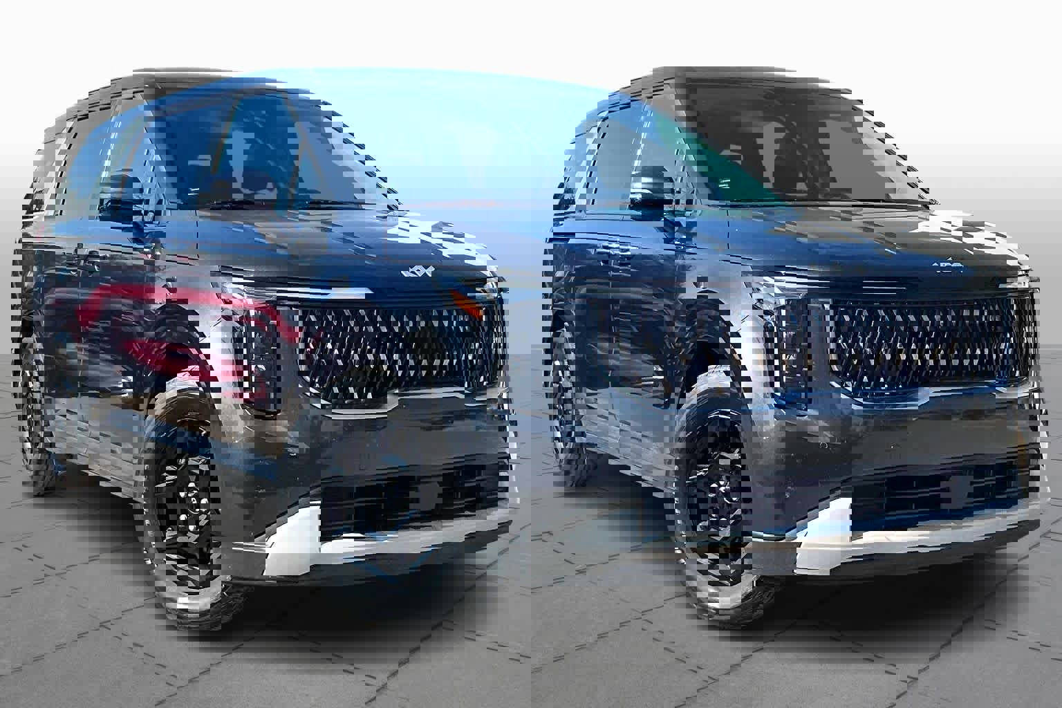 Used 2025 Kia Carnival image 2