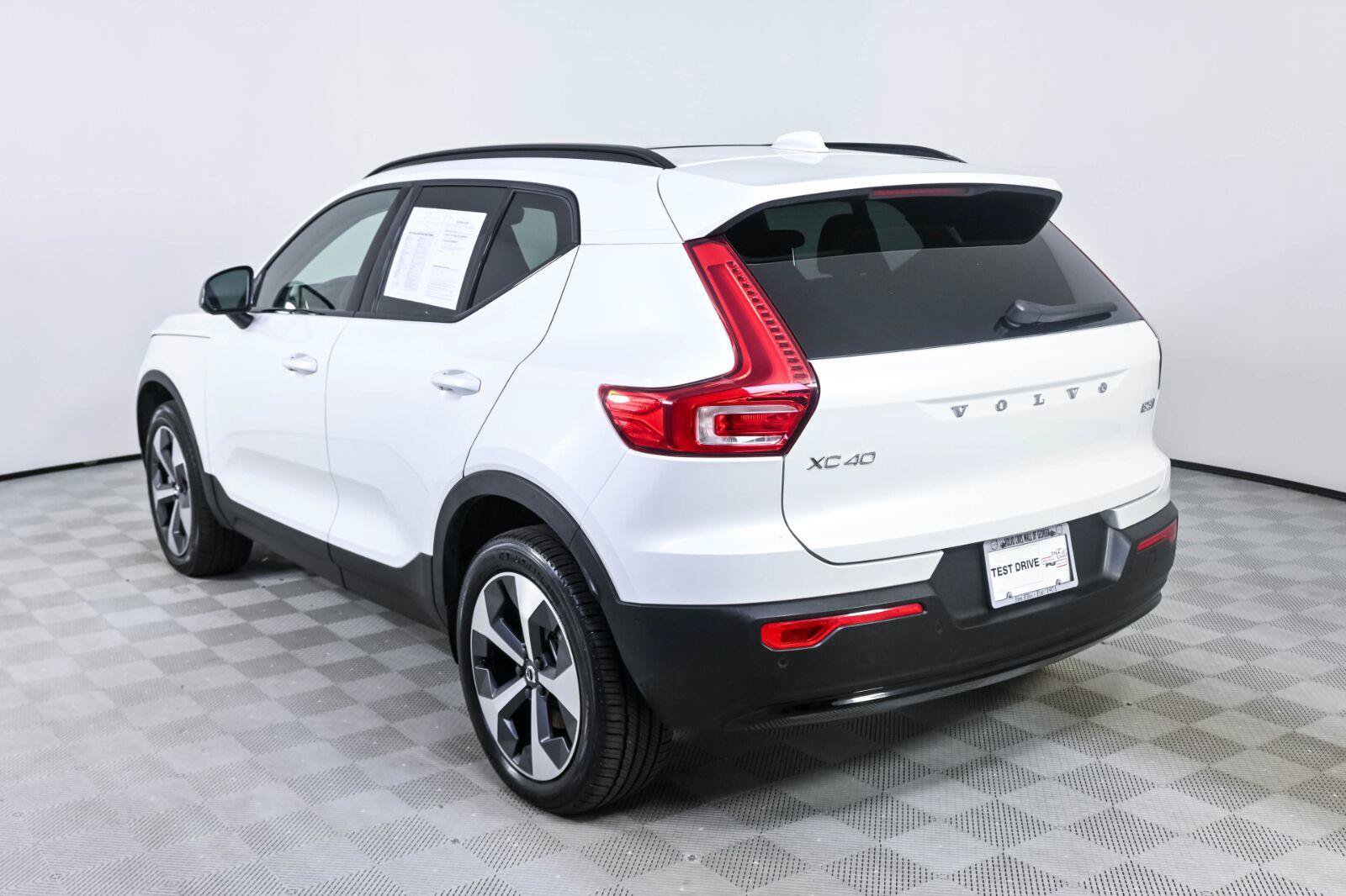 Certified 2023 Volvo XC40 B5 Plus w/ Climate Package AWD/4WD image 3