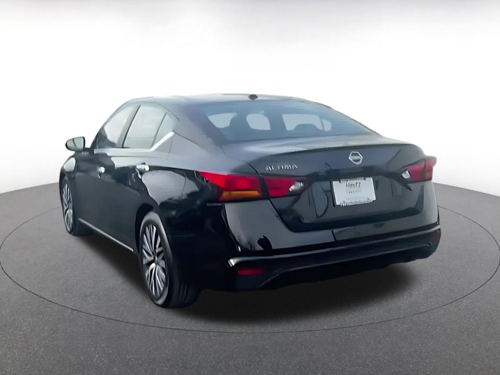 Used 2025 Nissan Altima 2.5 SV image 10