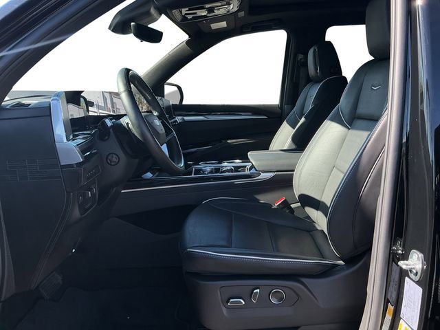 Used 2025 Cadillac Escalade Sport w/ LPO, ONYX Package AWD/4WD image 3