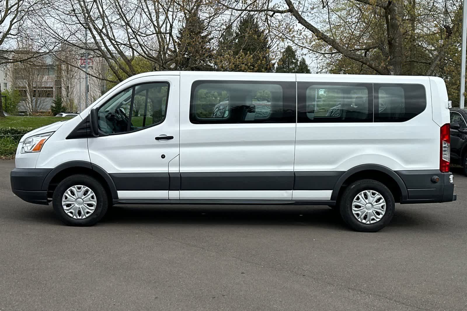 Used 2017 Ford Transit 350 XLT RWD image 5