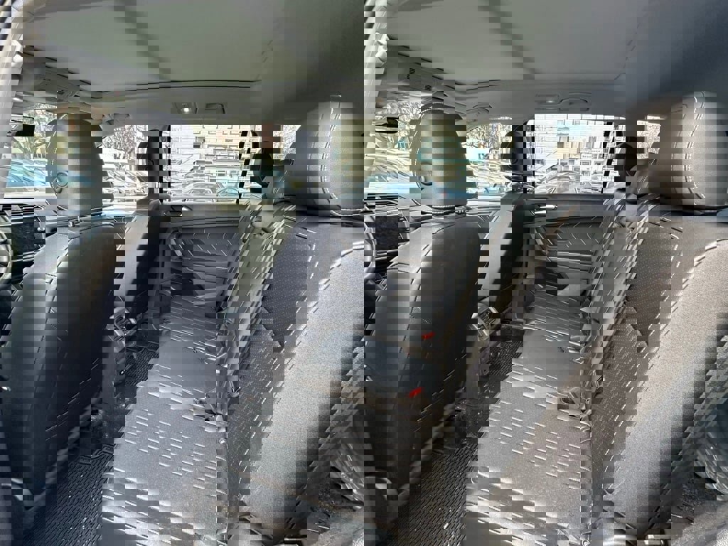 Used 2022 Volkswagen Tiguan SE image 8