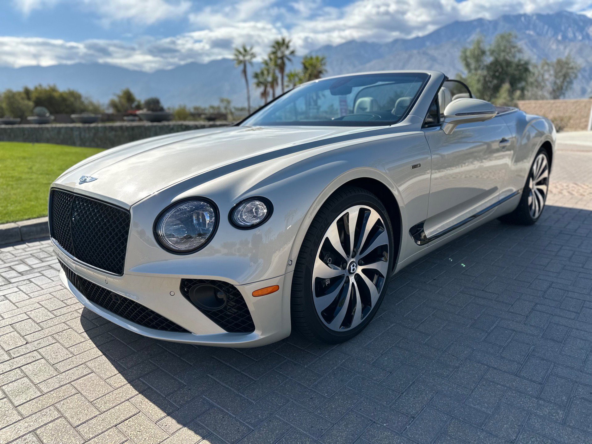 Used 2024 Bentley Continental GT V8 image 35