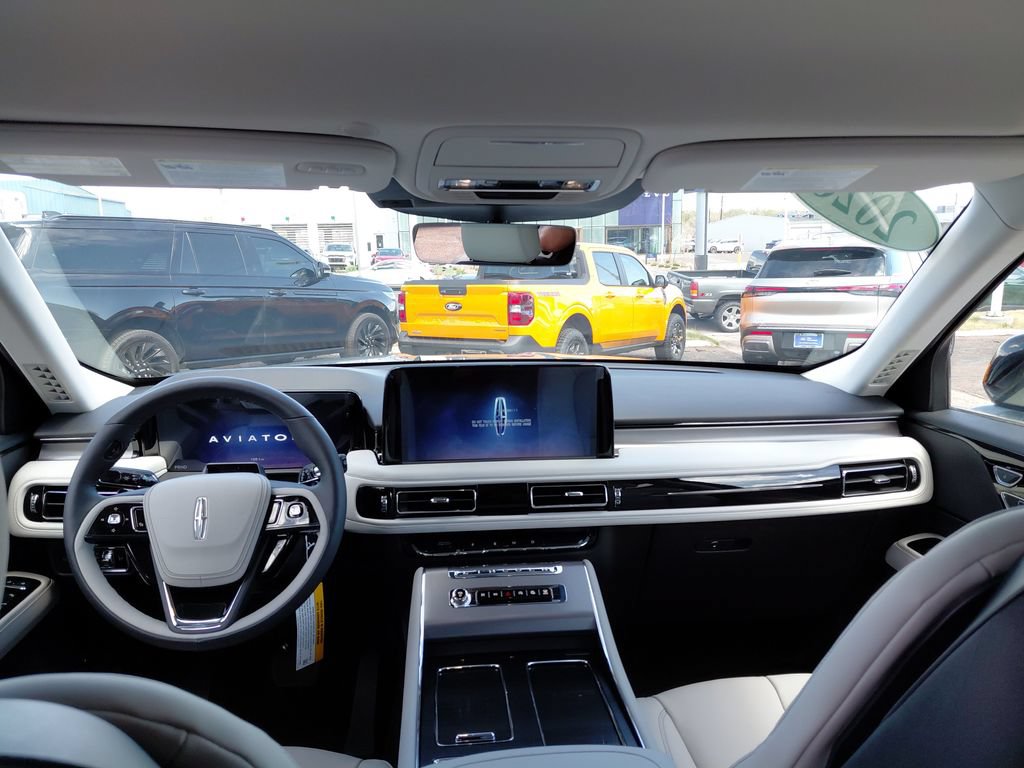 New 2026 Lincoln Aviator AWD w/ Jet Appearance Package image 29