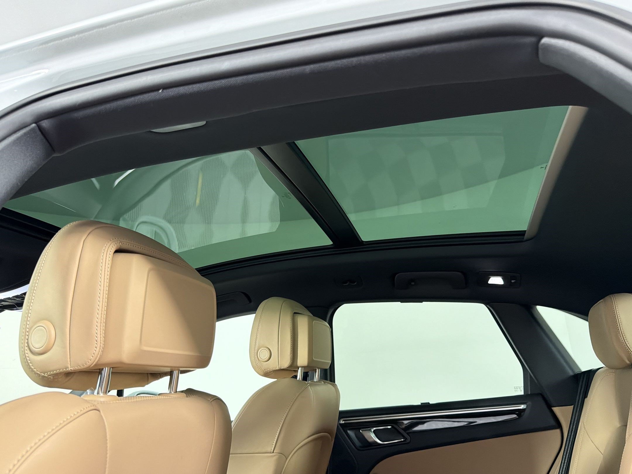 Certified 2023 Porsche Macan AWD/4WD image 18