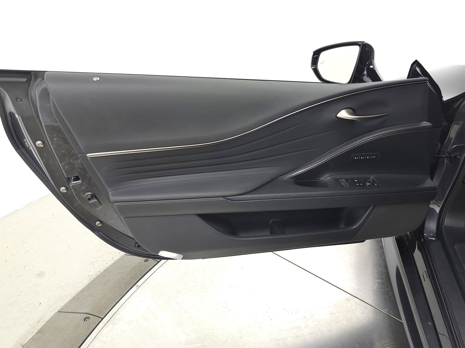 Used 2021 Lexus LC 500 Convertible w/ Touring Package RWD image 17