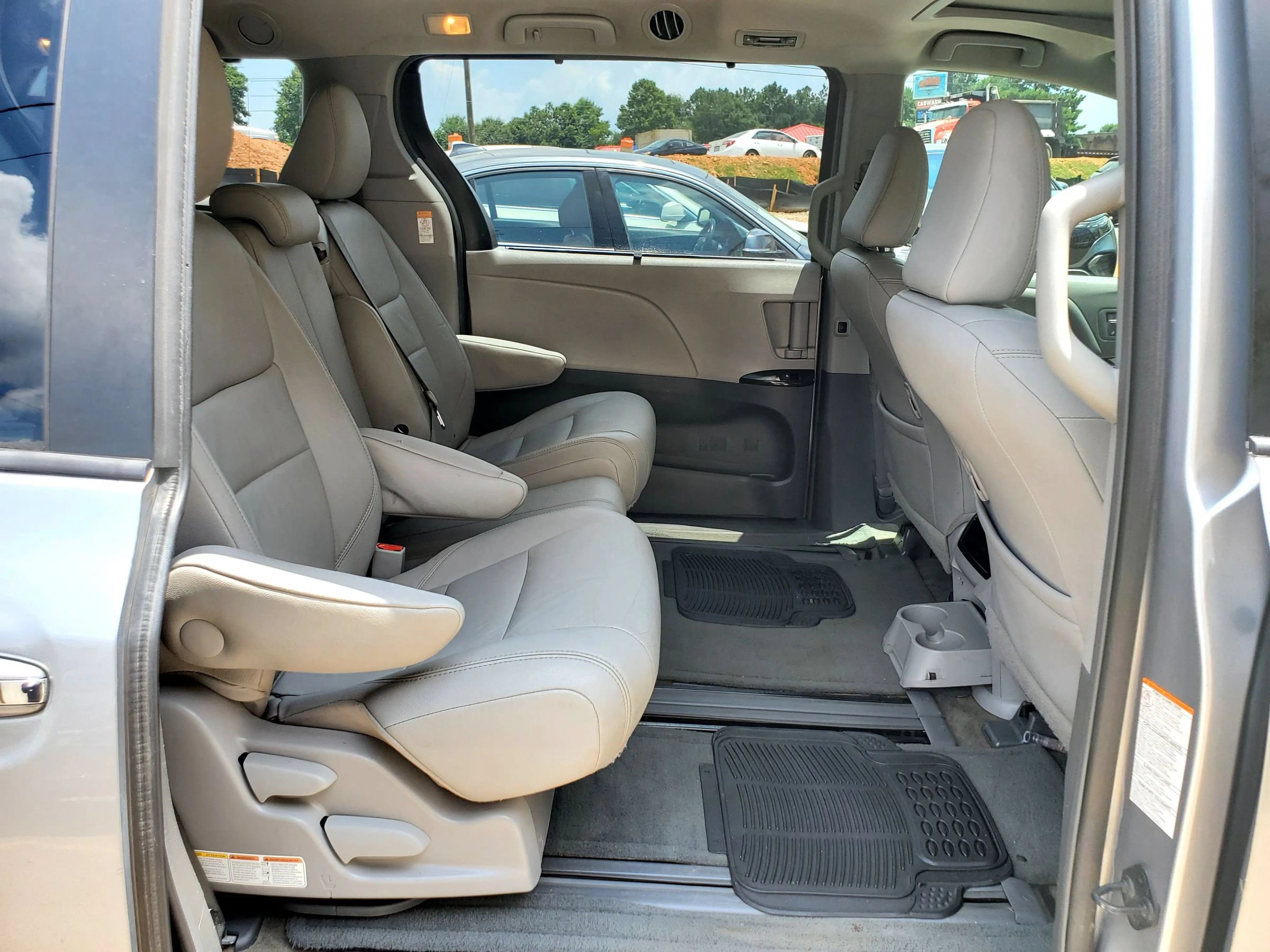 Used 2015 Toyota Sienna XLE FWD image 26