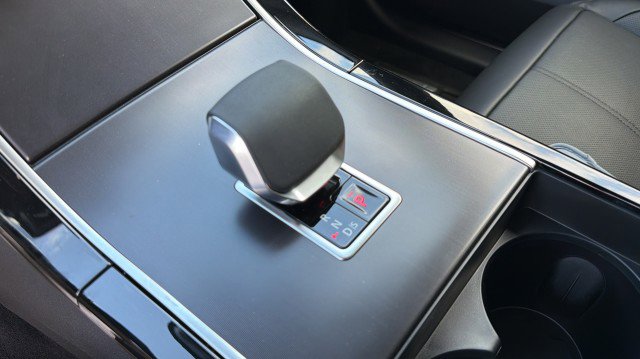 New 2026 Land Rover Range Rover Velar Dynamic SE image 23