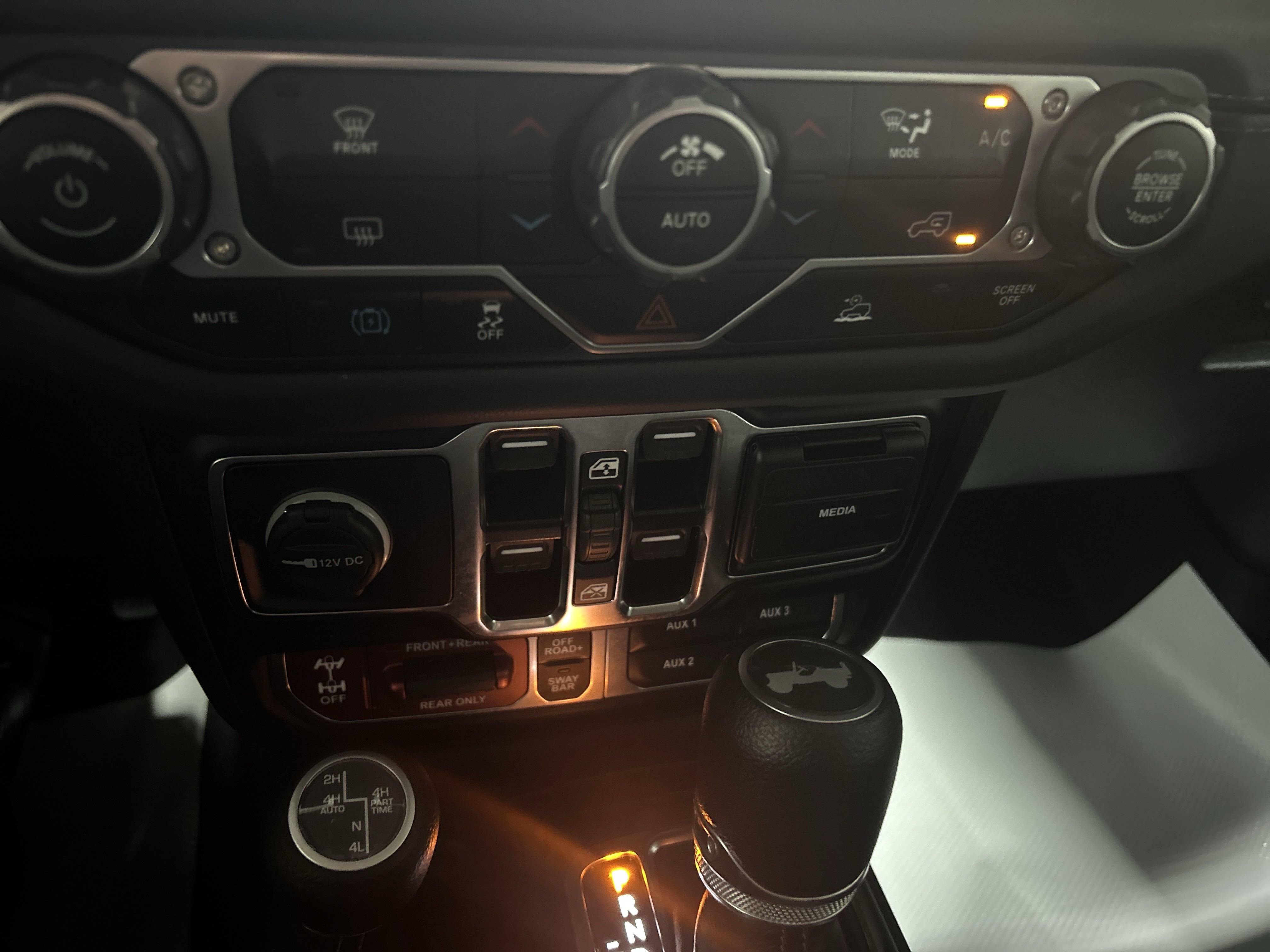 Used 2024 Jeep Wrangler Unlimited Rubicon 4xe AWD/4WD image 20