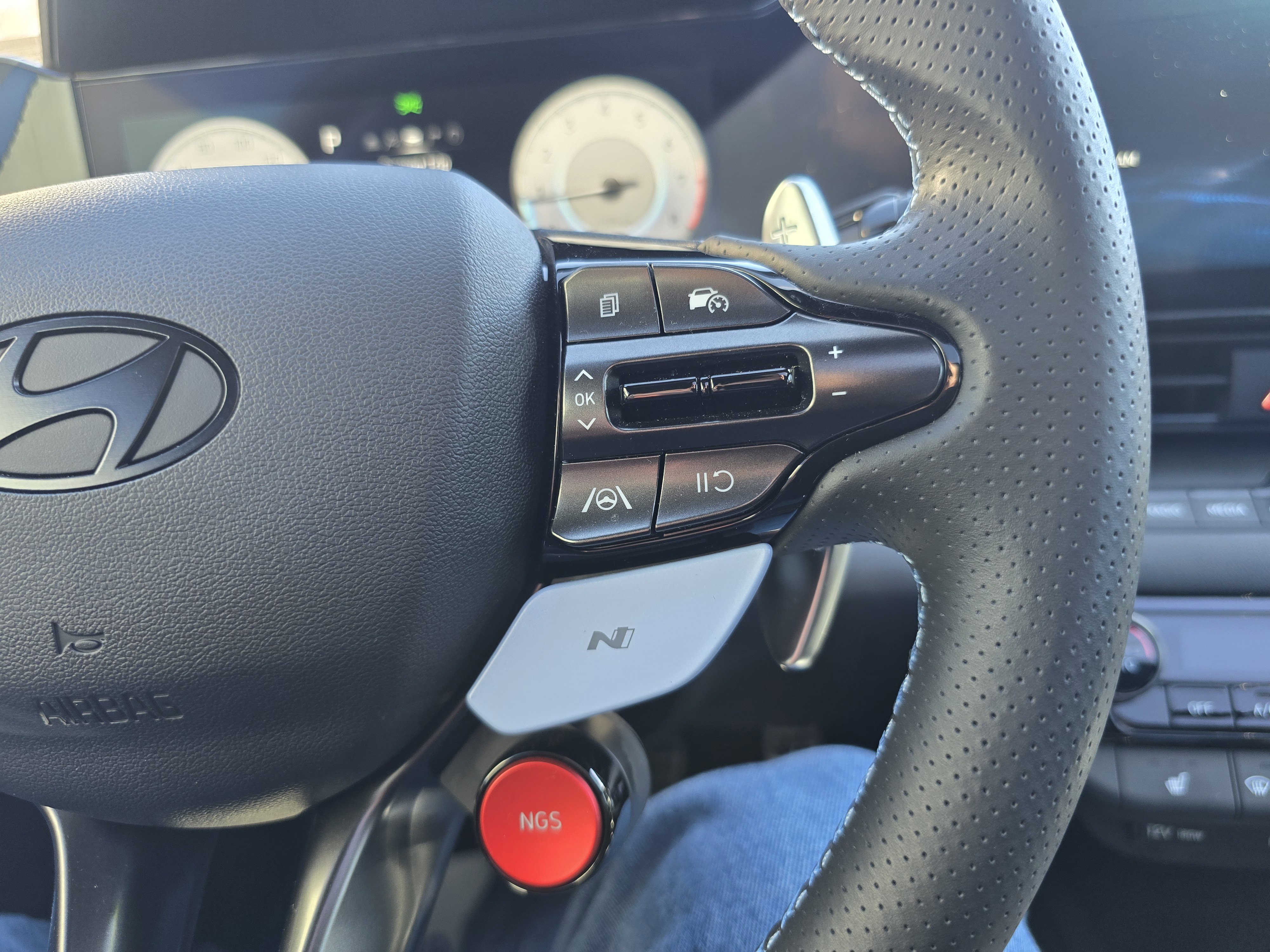 Used 2025 Hyundai Elantra N Base image 22