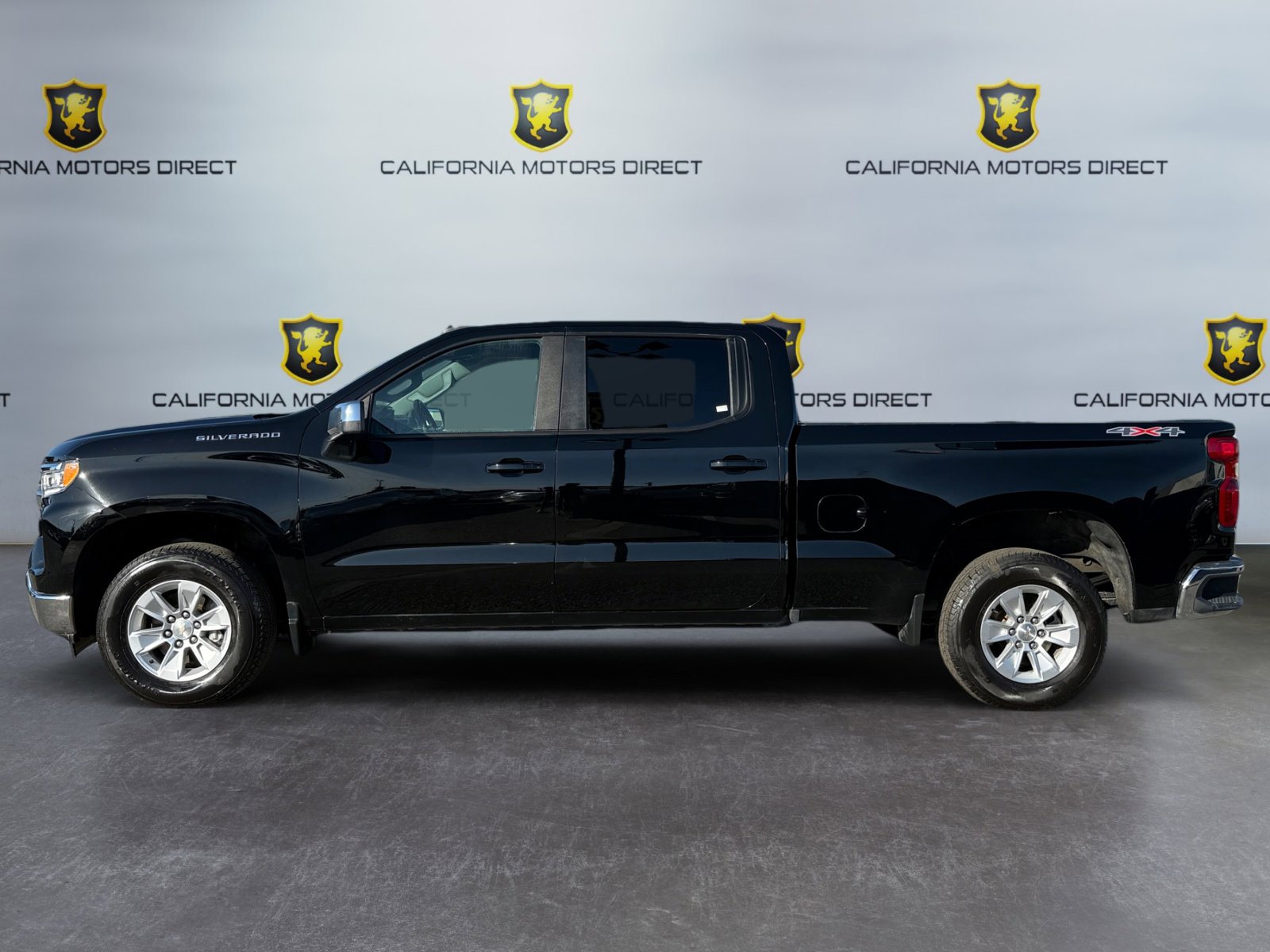 Used 2023 Chevrolet Silverado 1500 LT w/ Protection Package AWD/4WD image 2