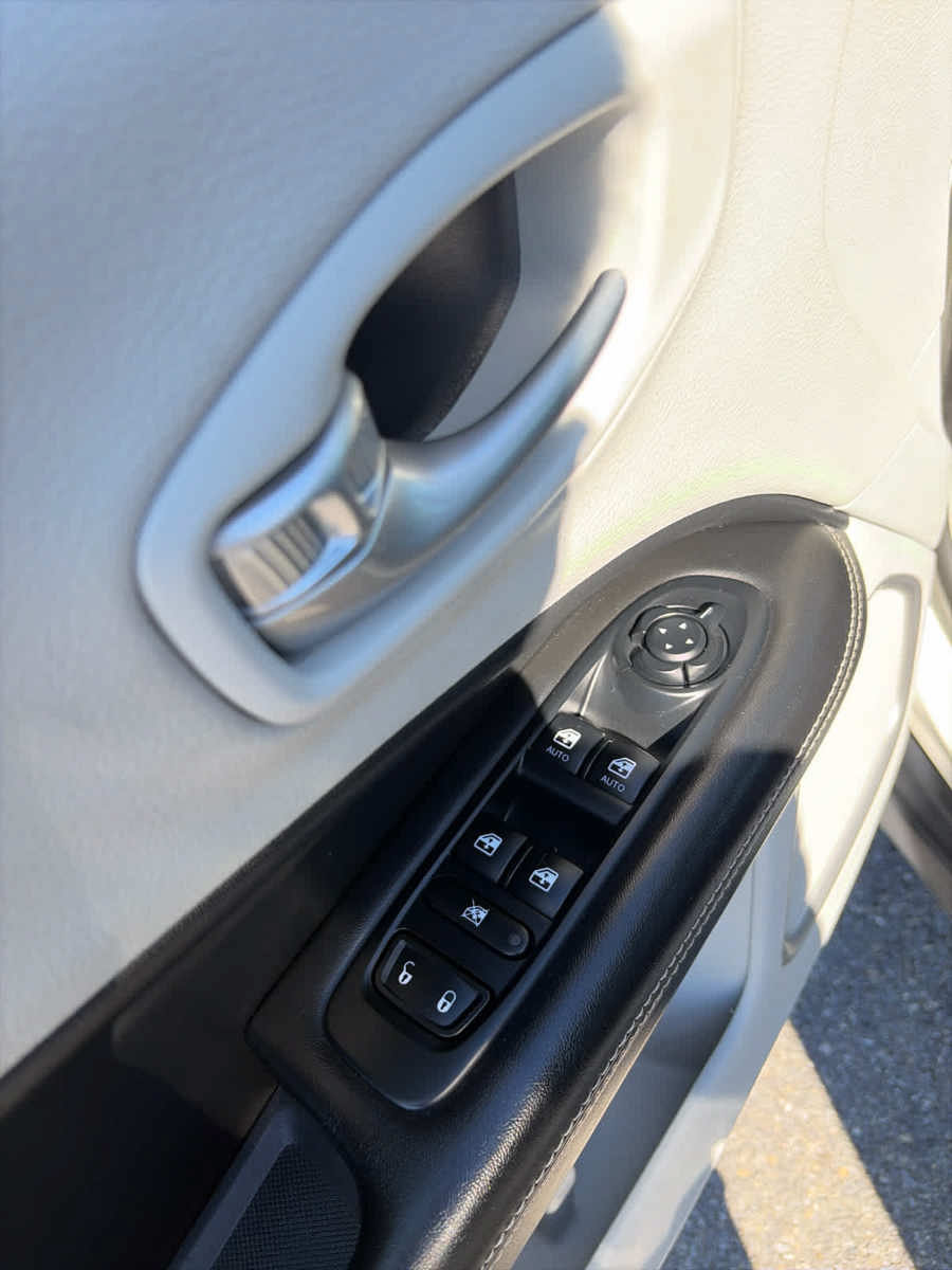 Used 2018 Jeep Compass Latitude w/ Popular Equipment Group AWD/4WD image 19