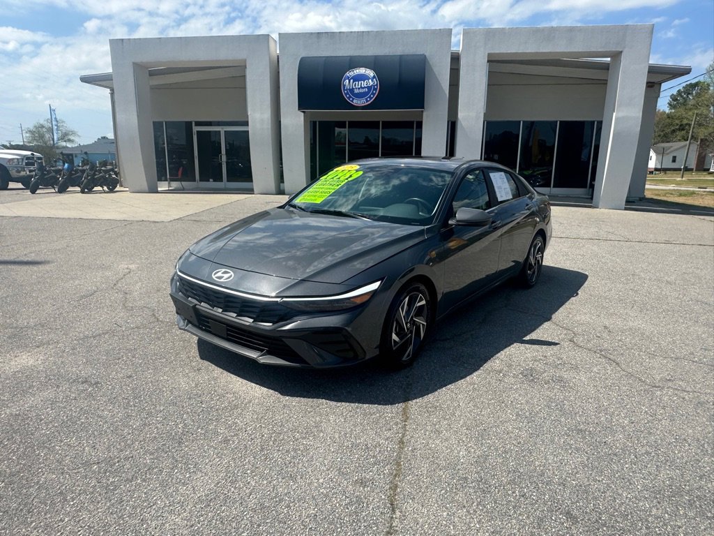 Used 2025 Hyundai Elantra SEL image 1
