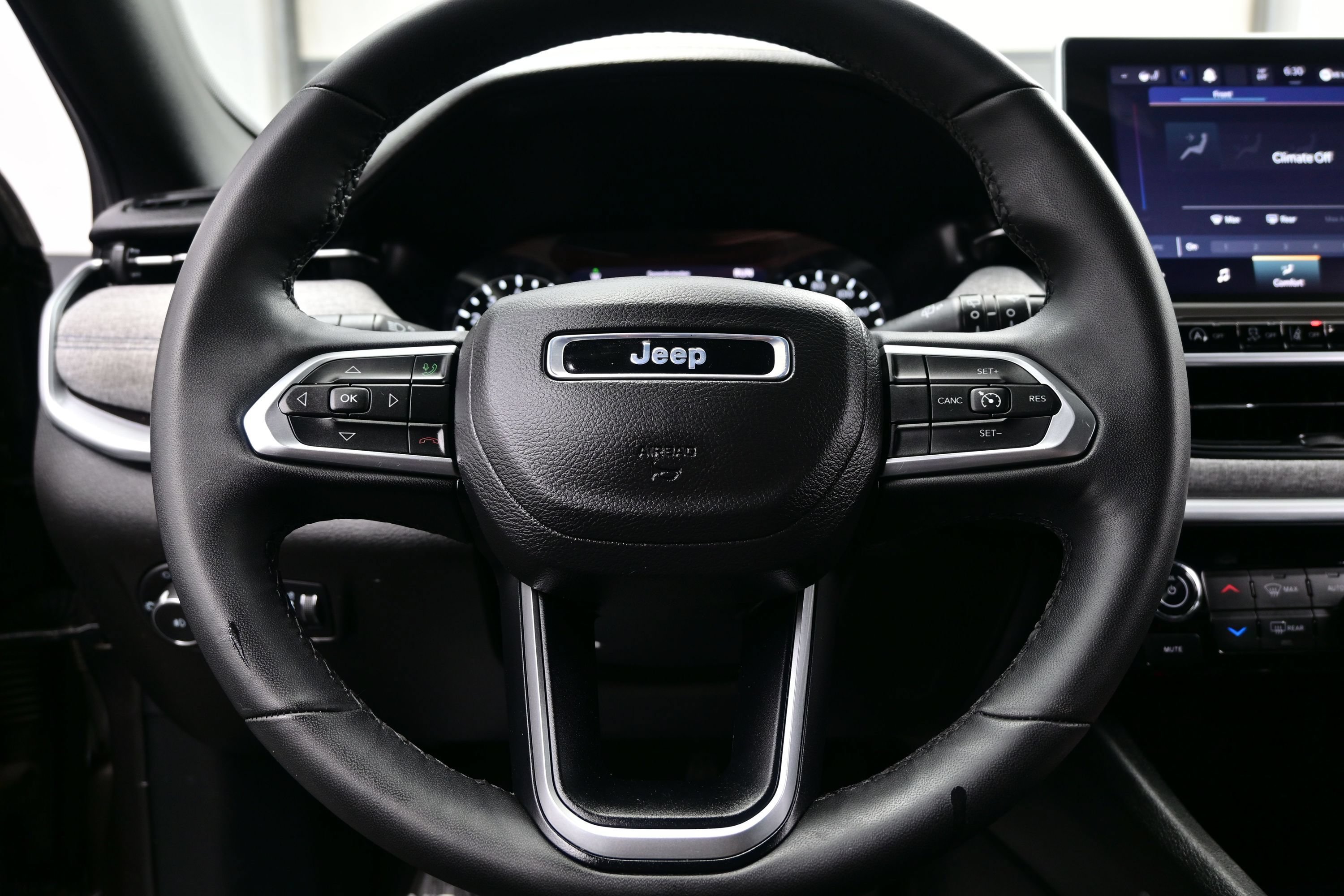 Used 2023 Jeep Compass Latitude w/ Convenience Group AWD/4WD image 26