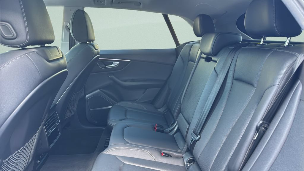 Used 2022 Audi Q8 Premium Plus AWD/4WD image 29