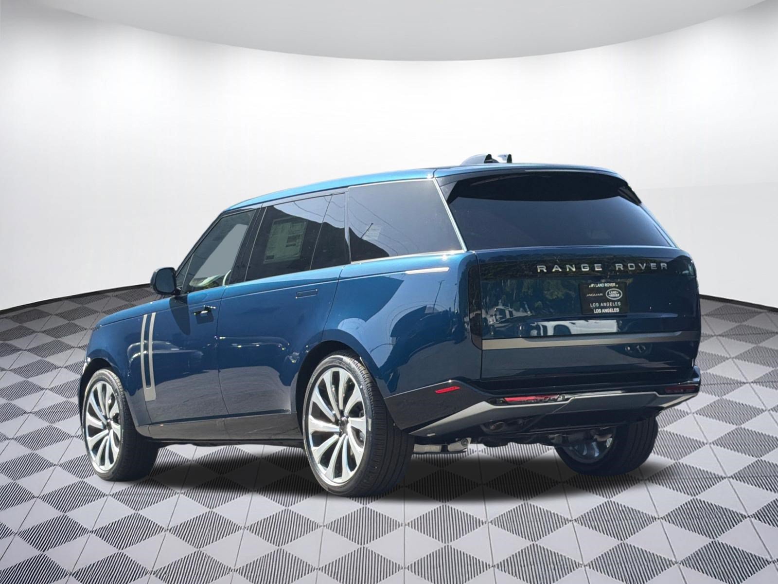 New 2026 Land Rover Range Rover Long Wheelbase SE AWD/4WD image 3