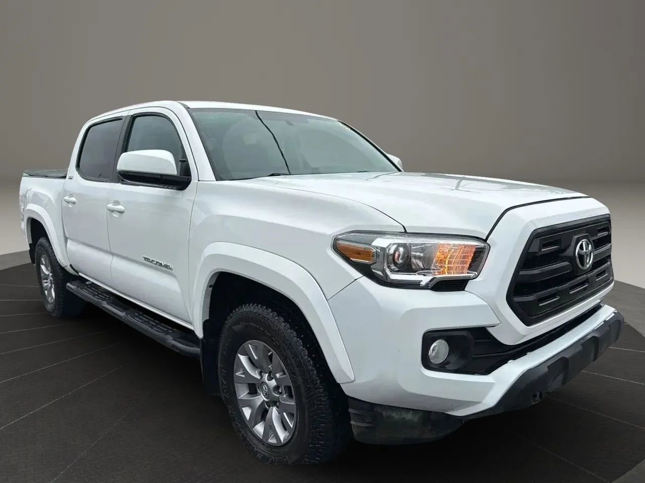 Used 2017 Toyota Tacoma SR5 image 3