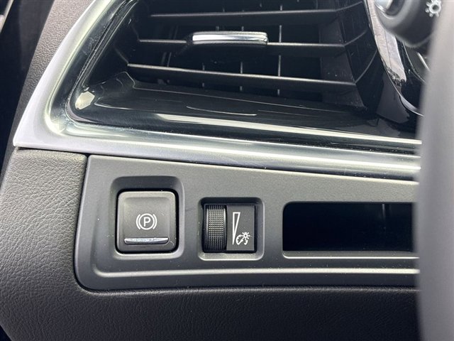 Certified 2024 Cadillac XT6 Luxury AWD/4WD image 17